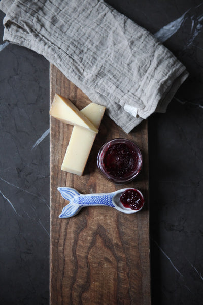 Ceramic Fin Spoon Petit with cloth, cheese and marmalade